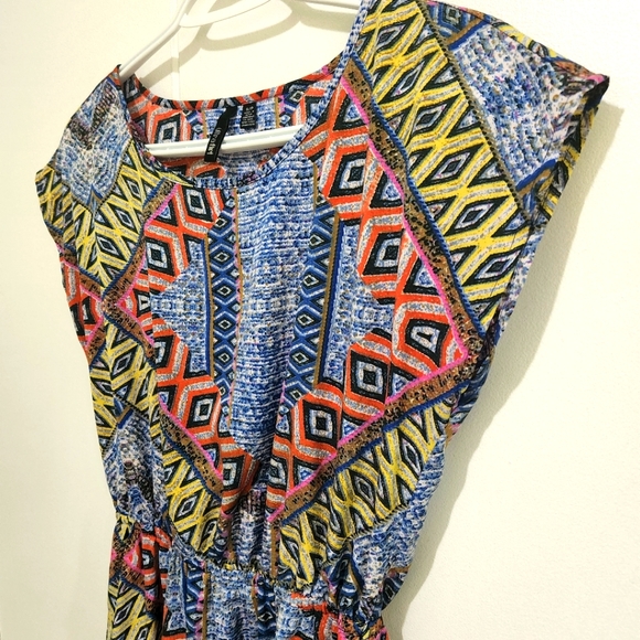 Light weight funky summer dress. Never worn. - Picture 6 of 11